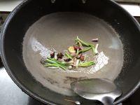 手撕熟羊的做法步骤3