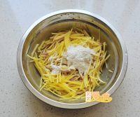 黄金土豆饼的做法步骤4