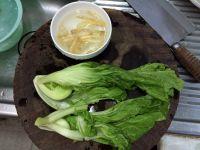 沙虫汤浸水东芥菜的做法步骤1